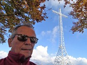 03 Alla croce di vetta del Monte Zucco (1232 m)